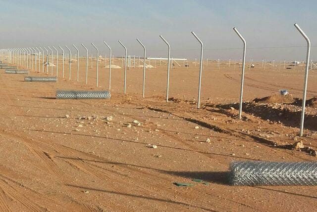 من أعمال مقاول شبوك — شبك مشدود بين الأعمدة